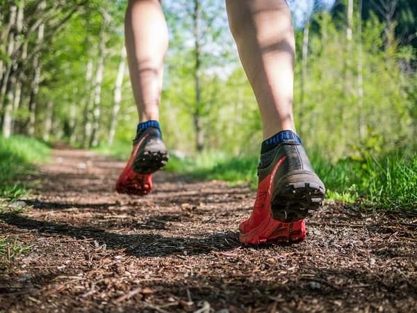 difference between trail and road running shoes